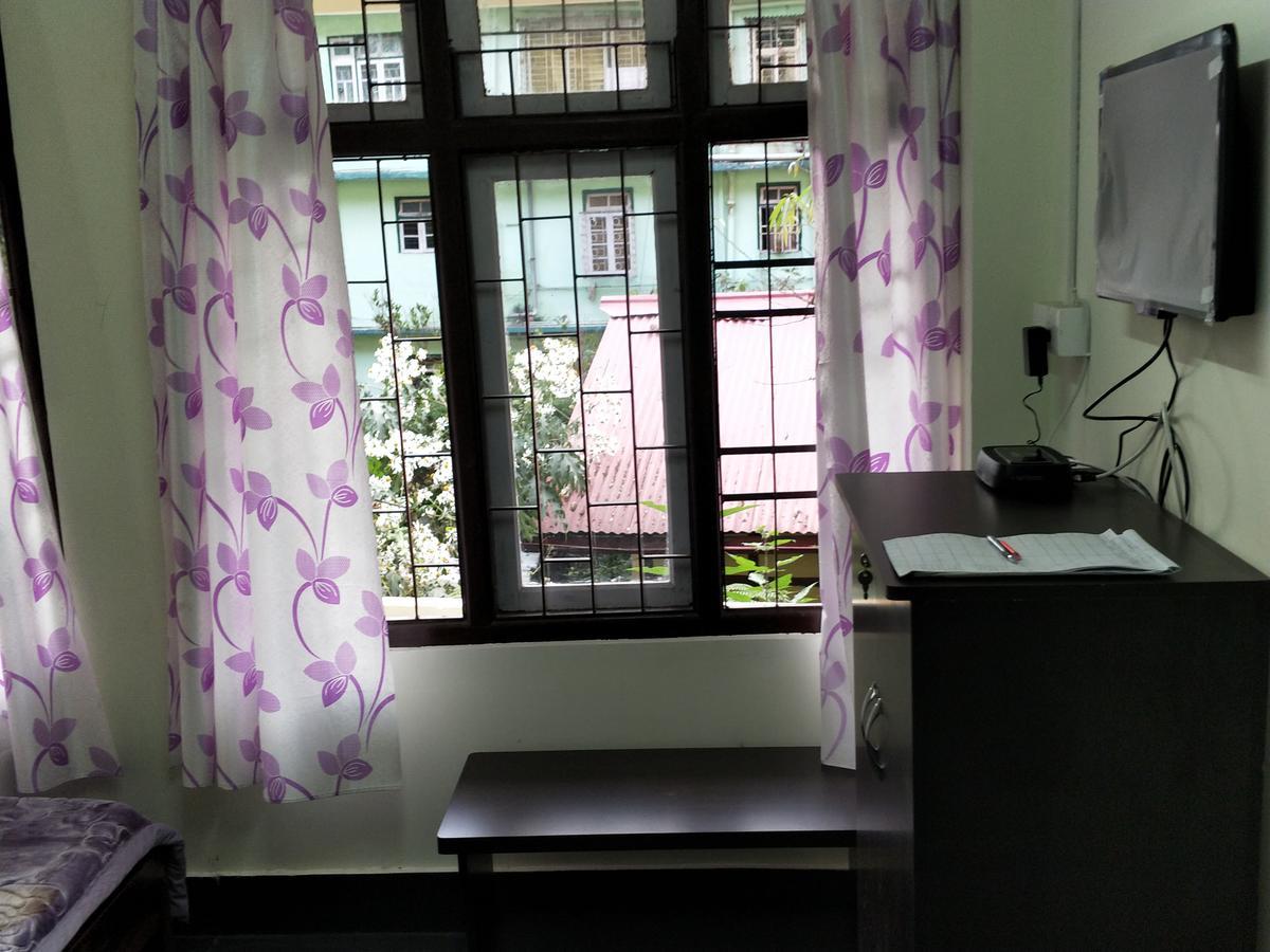 Hotel Pine Leaf Ґанґток Екстер'єр фото