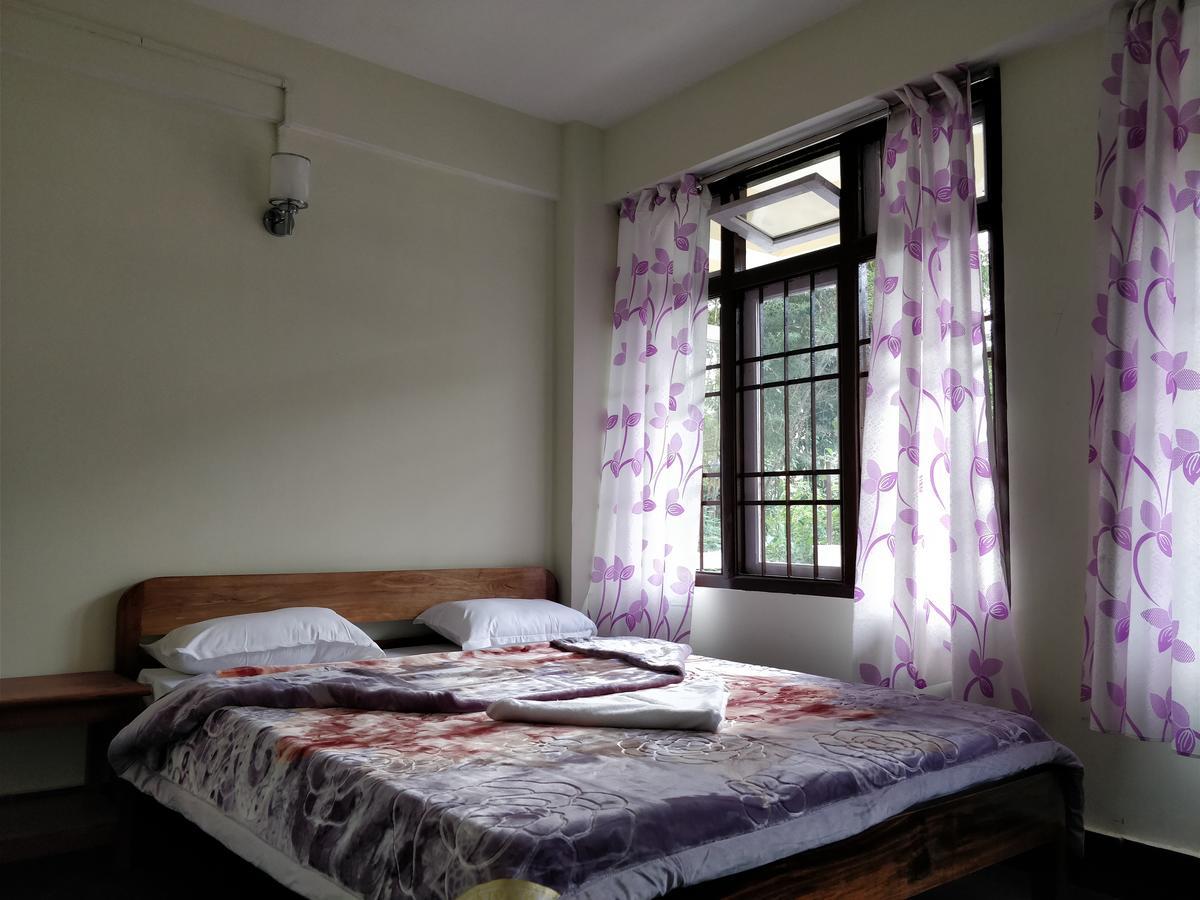 Hotel Pine Leaf Ґанґток Екстер'єр фото